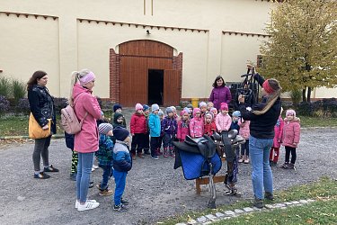 Světlušky a Medvídci výletovali na Jarošův statek