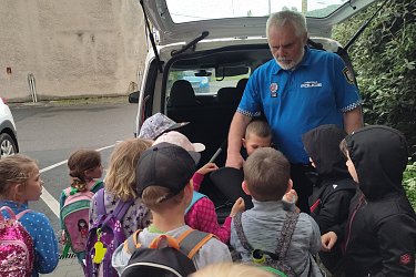 Včelky - návštěva policejní stanice v Kopřivnici