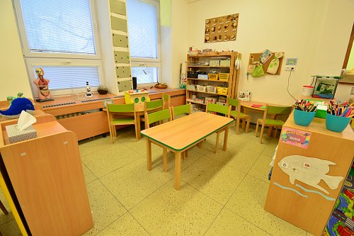{"cs":"třída Rosniček - dílna Duha (výtvarná činnost), dílna řemesel (polytechnická výchova, pokusy 