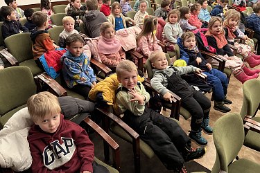 Divadlo - Tomík mezi dinosaury