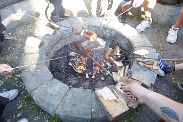 NOCOVALI JSME VE ŠKOLCE